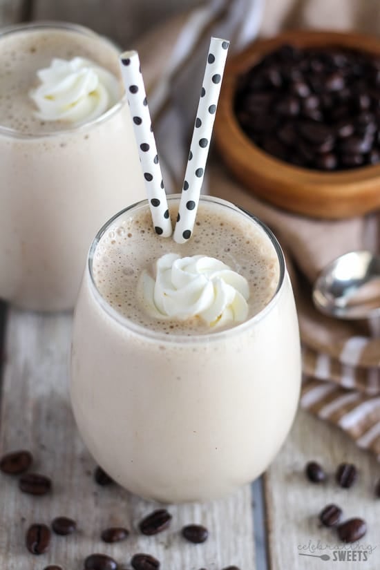Vanilla latte smoothie with black and white straws.