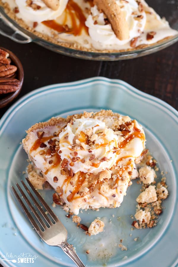 Ice cream pie topped with caramel sauce and cookies.