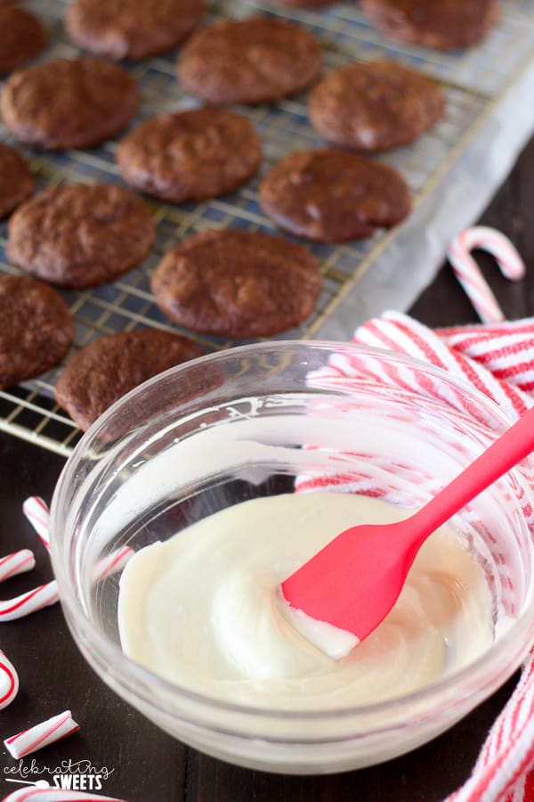 Bowl of melted white chocolate.