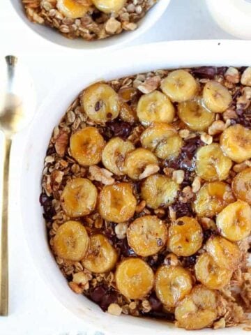 Baked oatmeal topped with sliced bananas.