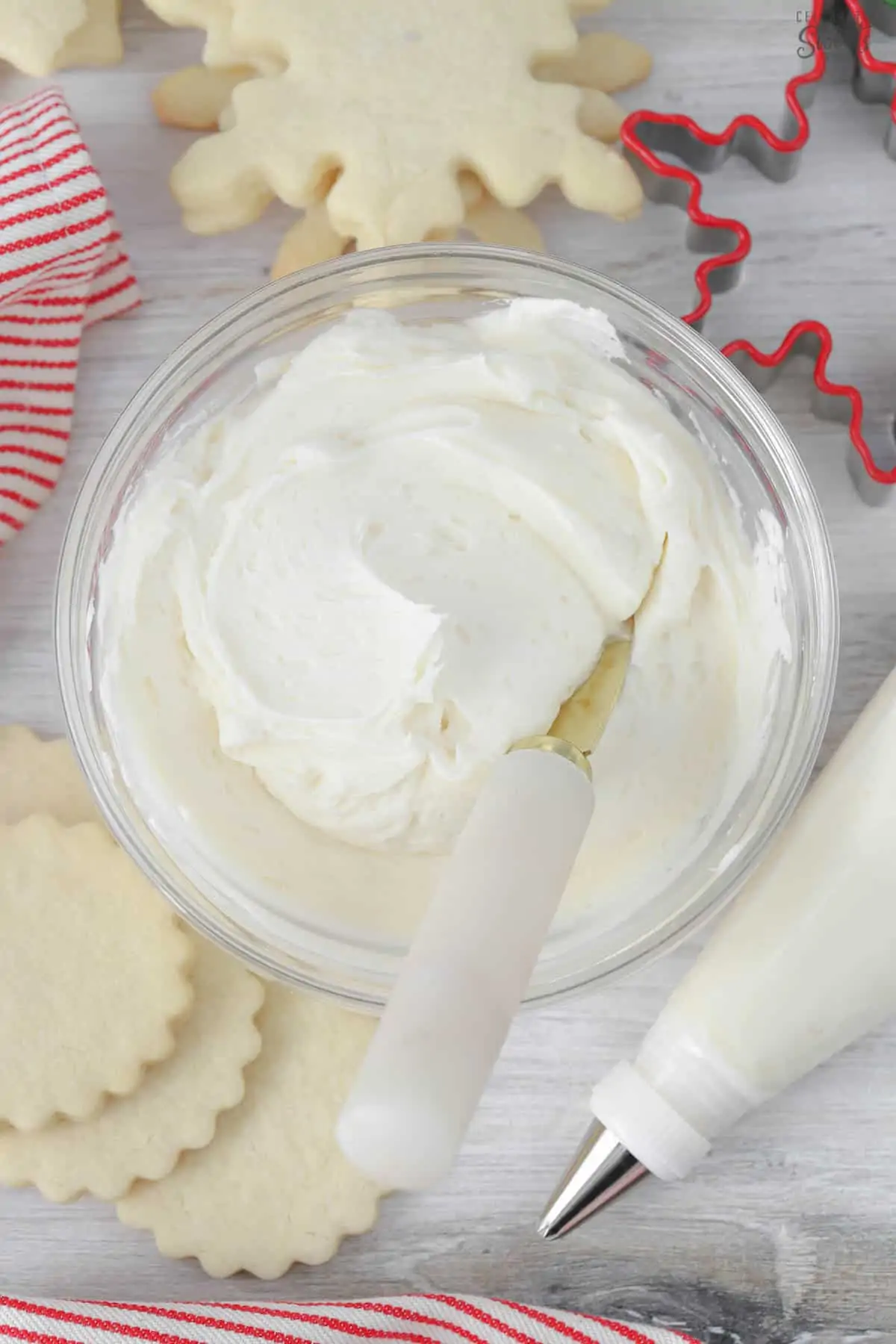 White sugar cookie frosting in a glass bowl.
